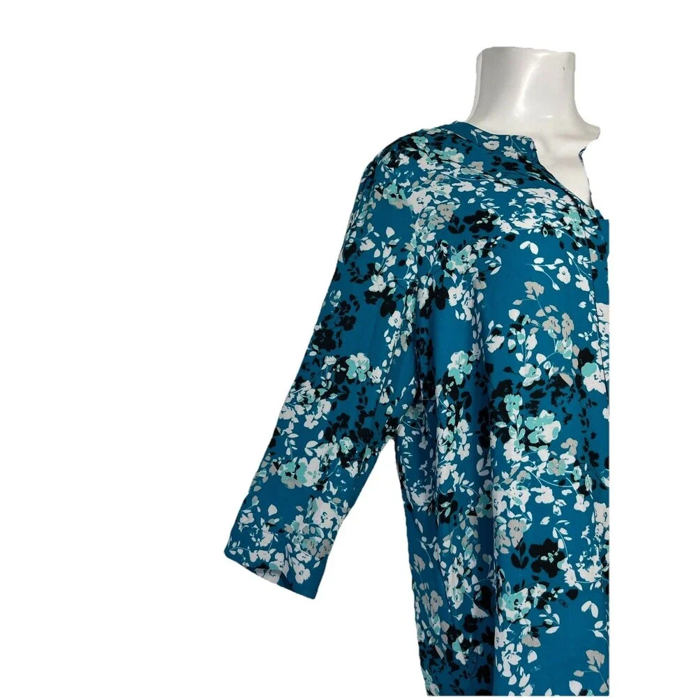 Dana Buchman Top Blouse Sz Medium Teal Blue Floral 3/4 Sleeve Split Neck Career